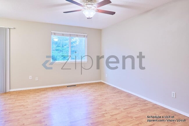 Building Photo - 43 SW 206th Ave