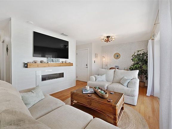 Building Photo - 5102 Coquina Key Dr SE