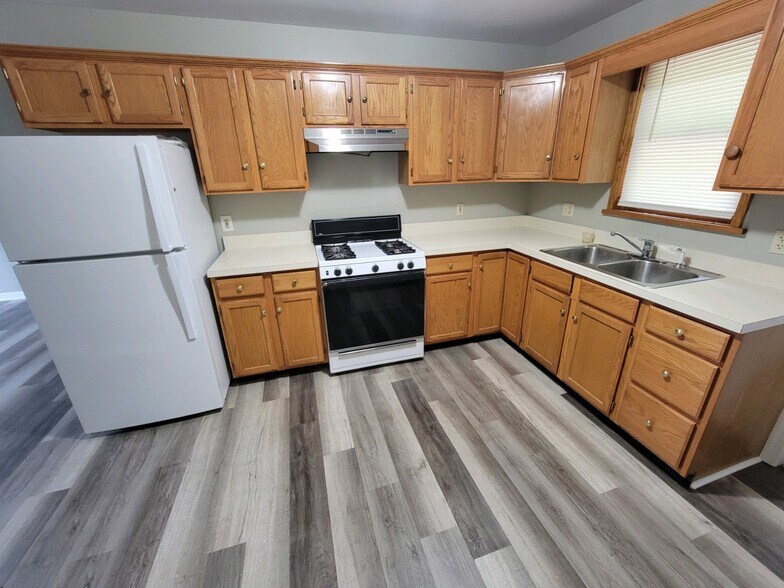 Building Photo - 423 Summit Ave