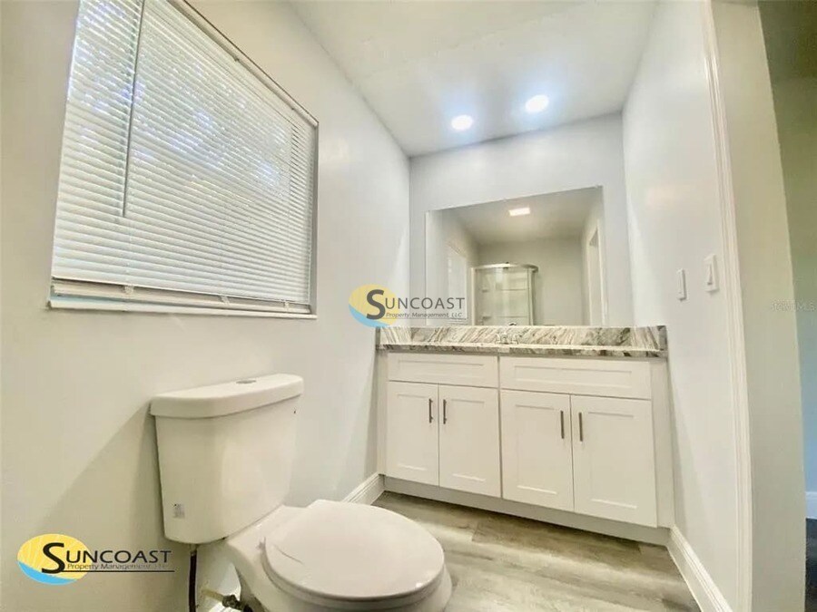 Building Photo - 1419 NE 25th Pl