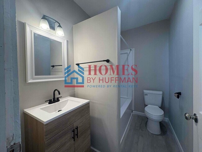 Building Photo - Two Bedroom House | Move in Ready | Deposi...