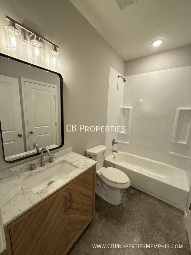 Building Photo - 729 N Dunlap St