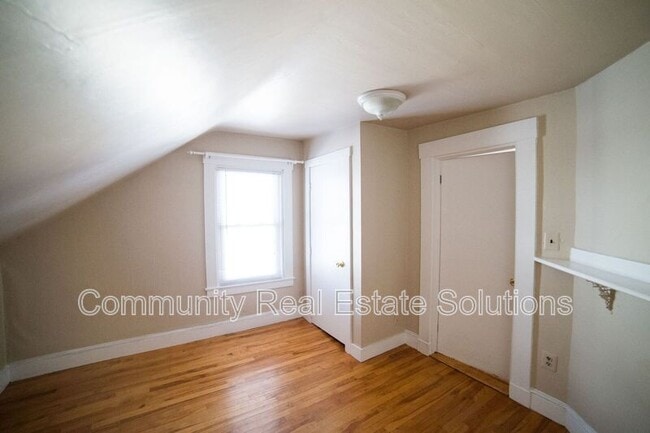 Building Photo - 11 Cottage St