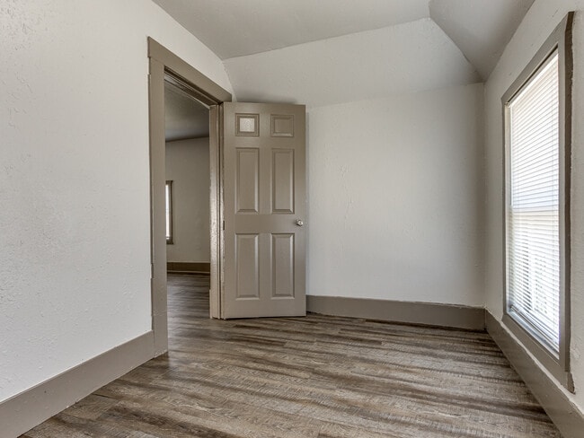 Building Photo - 145 N L Ave