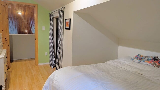 Building Photo - 1412 Springwater Dr