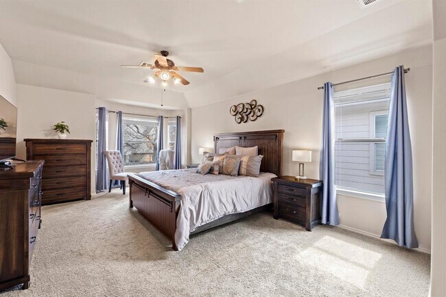 Building Photo - 525 Golden Creek Dr