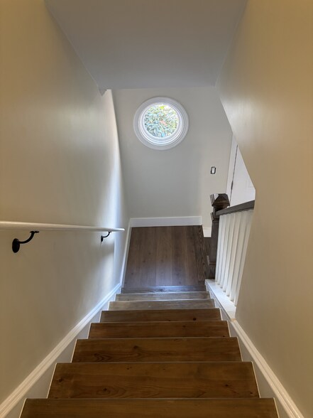 Building Photo - 3155 Cape Cir