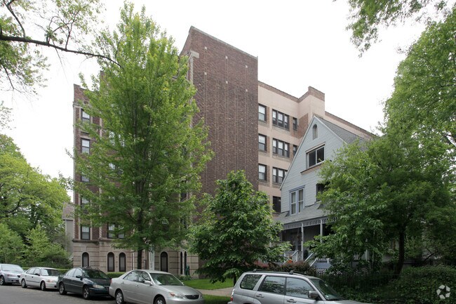 Building Photo - Ivy Kenwood