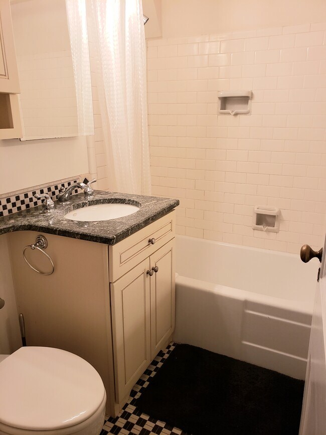 Bathroom - 3 Palmer Square W