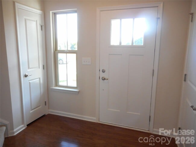 Building Photo - 322 Willow Wood Ct