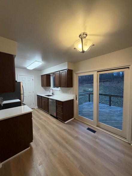 Building Photo - 8060 Mountain Vw