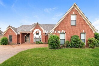 Building Photo - 4 Bedroom Pet-Friendly Home in Cordova, TN with Main Street Renewal
