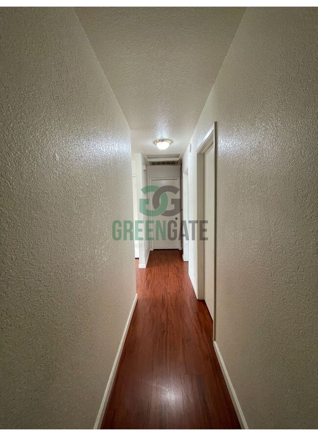 Building Photo - 177-179 Manzanita Lane