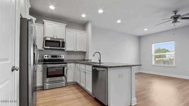 Building Photo - 7479 Shadow Lake Dr