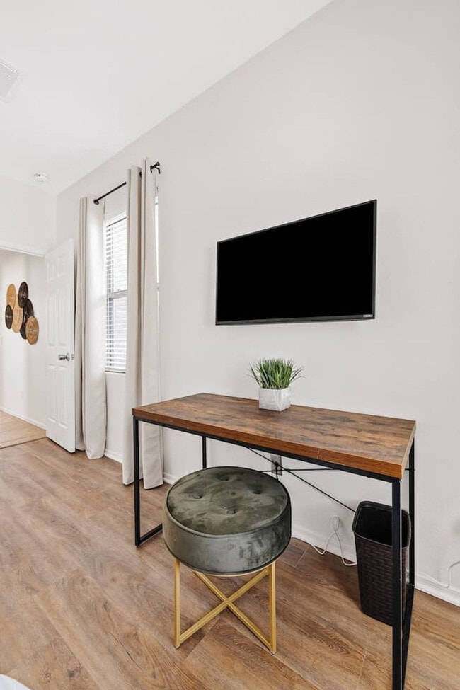 Building Photo - 2372 E Sequoia Dr