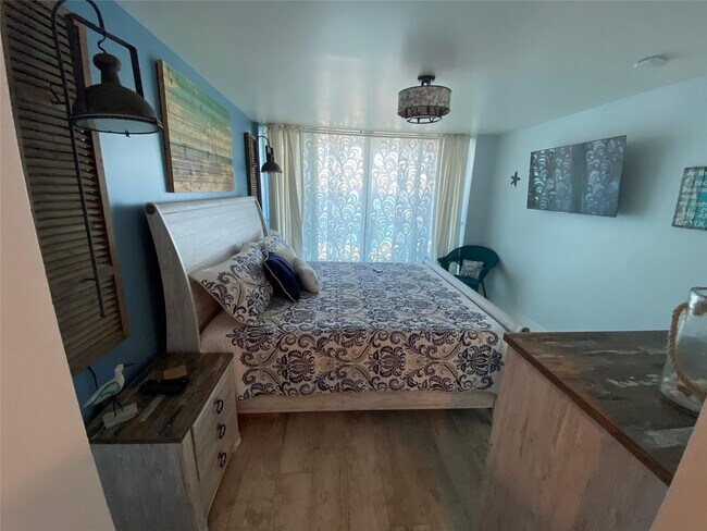 Building Photo - 333 NE 21st Ave