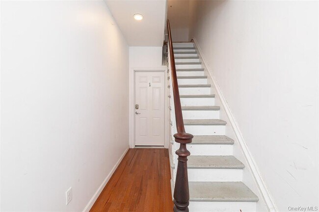 Building Photo - 204 Mill St