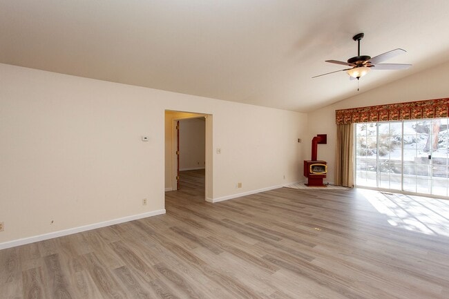 Building Photo - 3654 Hemlock Way