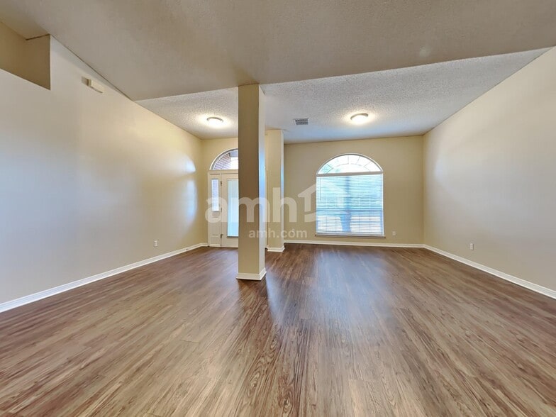 Building Photo - 10495 McGirts Creek Dr