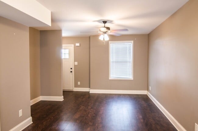 Building Photo - Pet Friendly Two Bedroom!