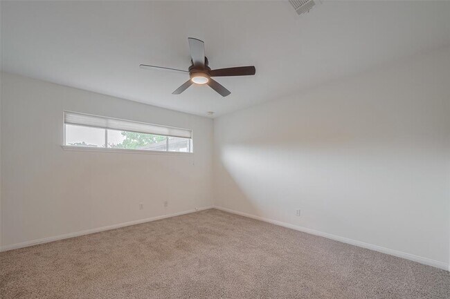 Building Photo - 605 Sorrento Dr
