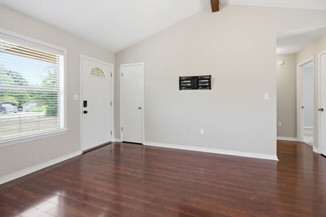 Building Photo - SOUTH CRESTVIEW CHARMER ON NEARLY HALF AN ACRE!