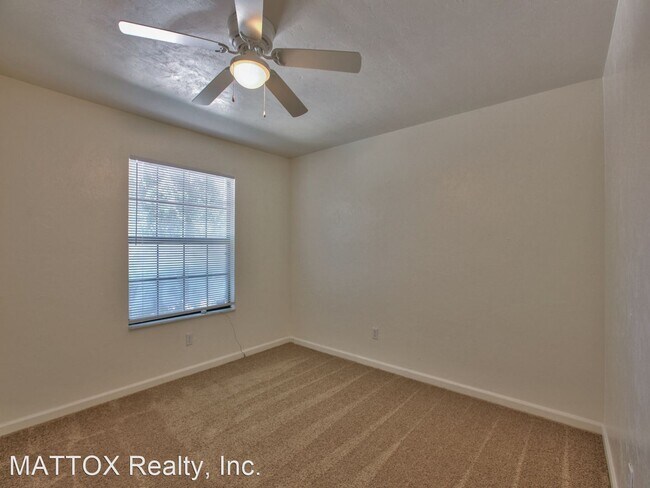 Building Photo - 2 br, 1.5 bath House - 4791 Leah Court