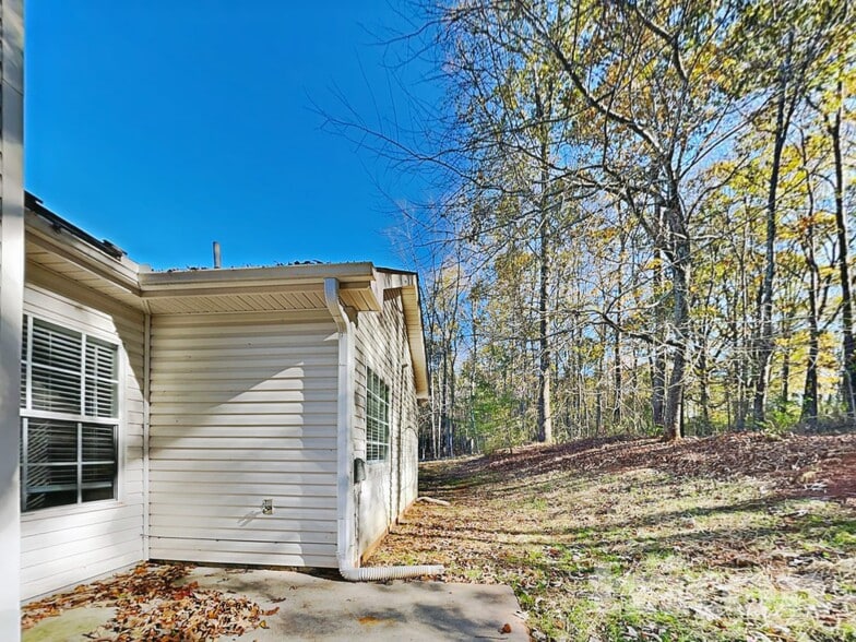 Building Photo - 280 Lassiter Dr