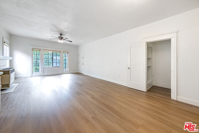 Building Photo - 832 S Catalina St