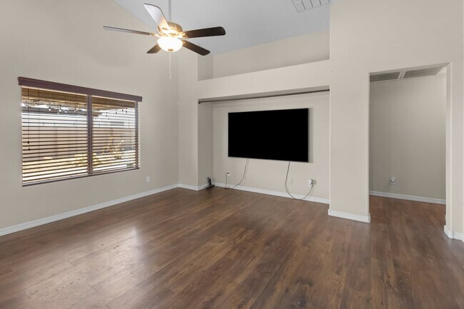 Building Photo - Buckeye Home