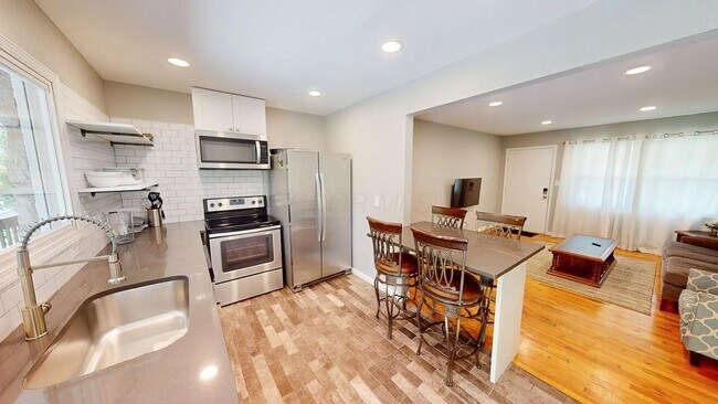 Building Photo - 32 Marion St