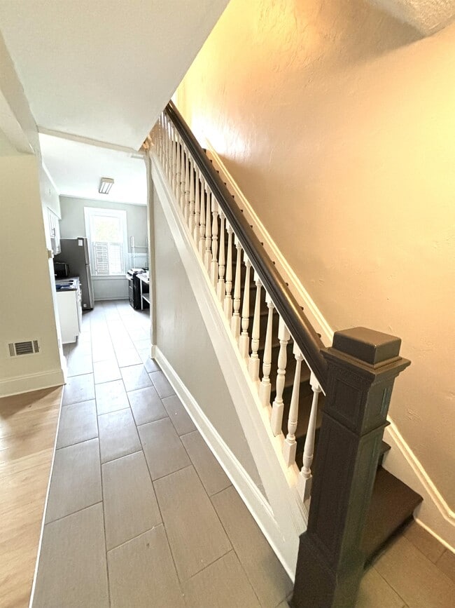 Building Photo - 416 S Urania Ave