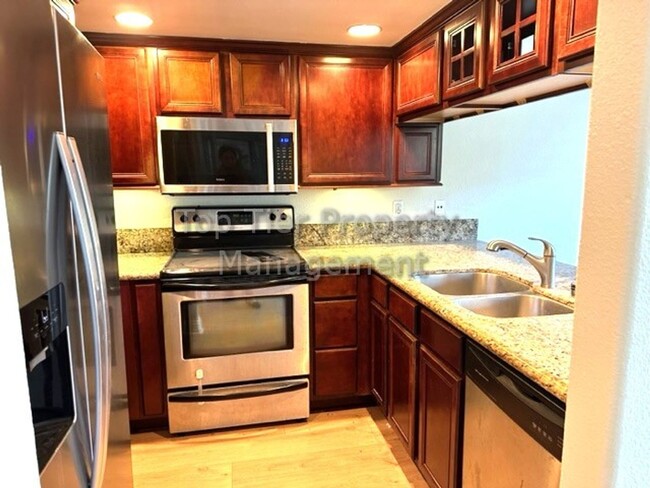 Building Photo - **Remodeled 2 bed / 2 bath Condo in Privat...