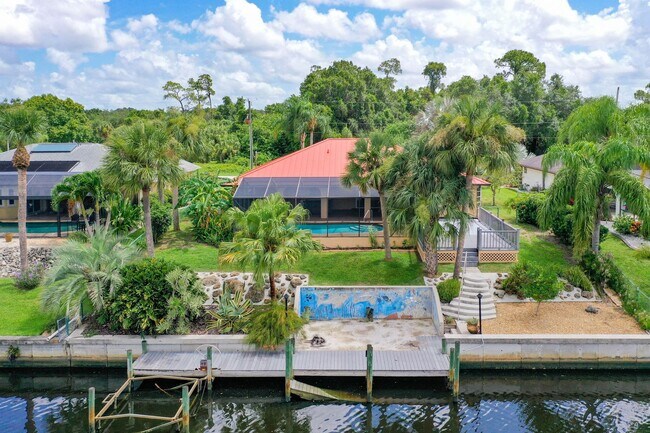Building Photo - Port Charlotte Waterfront Pool Home - Grea...