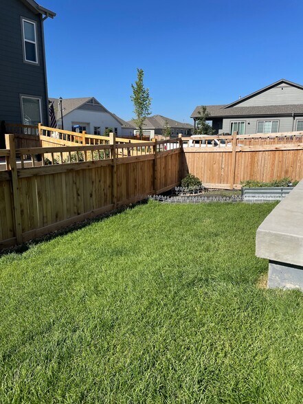 Building Photo - 922 Colorado River Ave