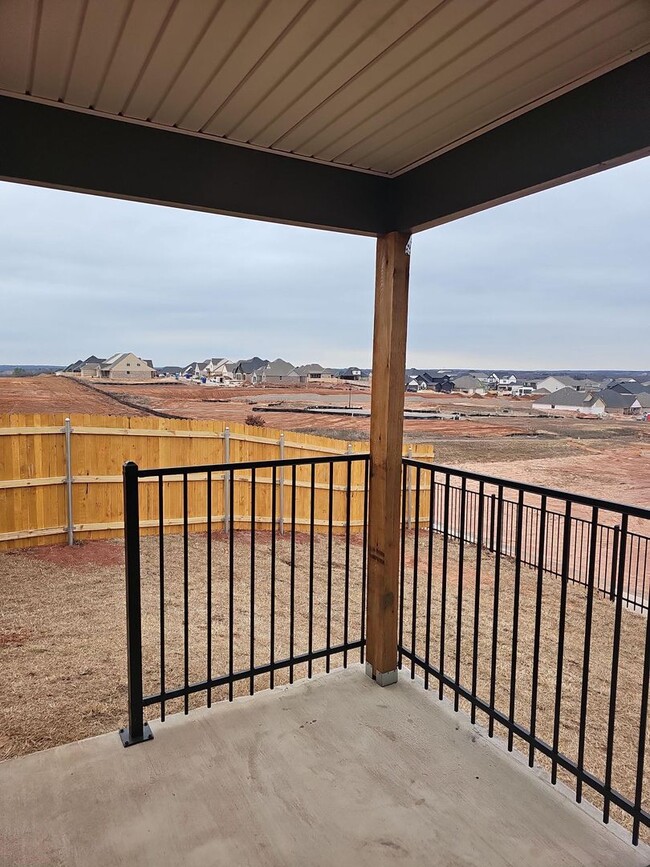 Building Photo - New 3 bedroom 2 bath home in Edmond schools