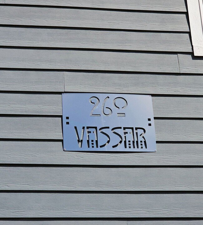 Building Photo - **Nearly new 1-Bedroom Midtown Apartment for Rent**