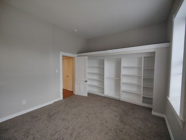 Building Photo - 2220 S 9th St