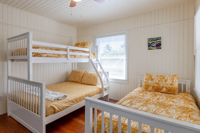 Building Photo - 640 S Columbia St