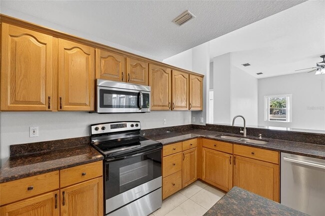 Building Photo - 172 Lake Shore Dr W