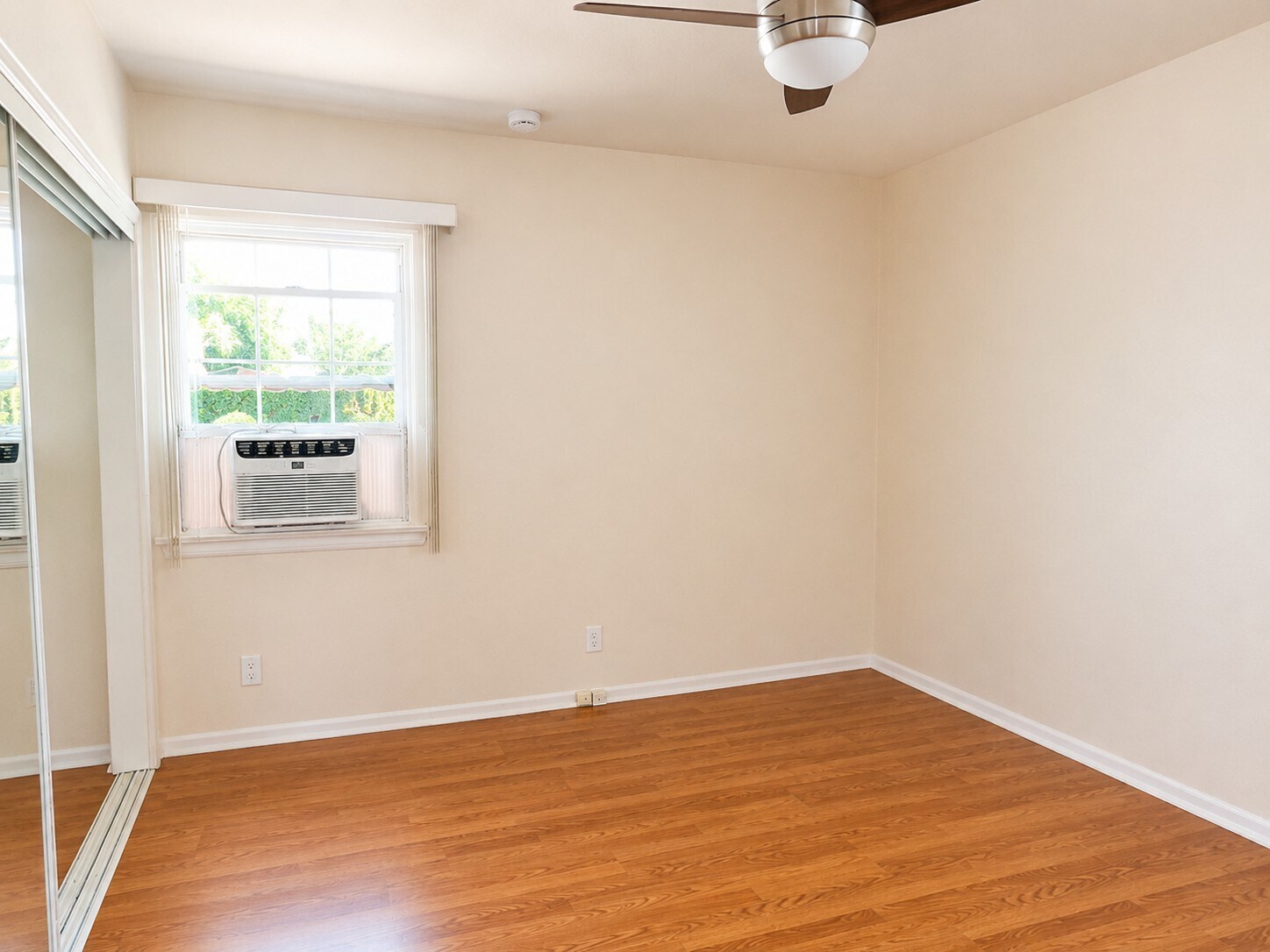 Building Photo - 11618 Riverside Dr