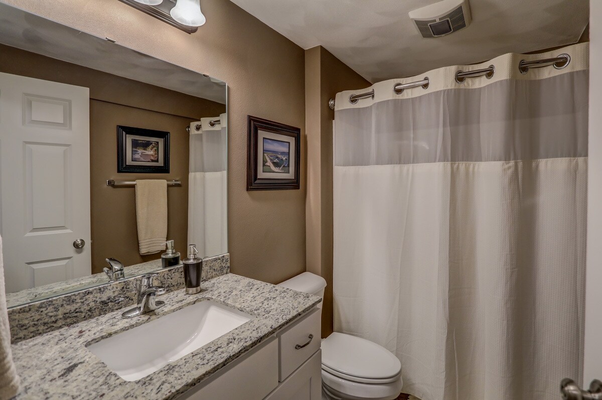 Lower level bathroom - 846 Thompson Drive
