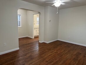 Building Photo - 2 Bed 1 Bath House in Oakland