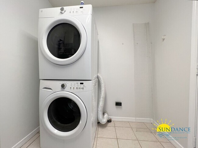 Building Photo - Spacious 2 Bedroom Townhouse near Hurlburt Field AFB!