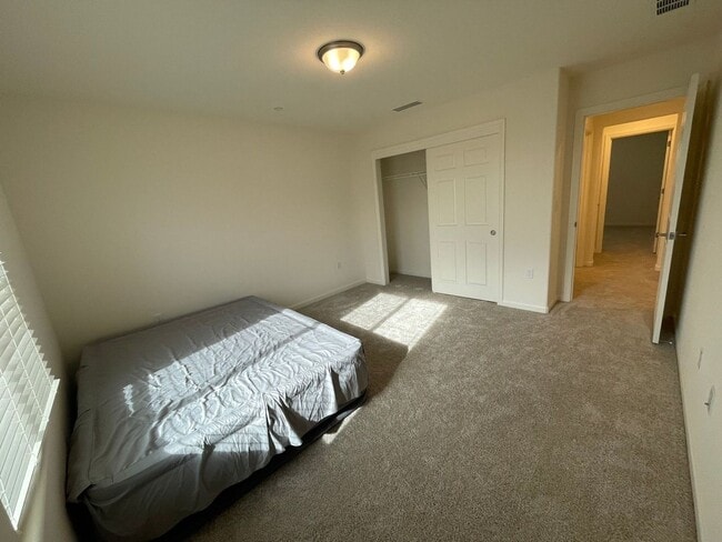 Building Photo - Spacious Modern Family Home in Prime Fresno Location!