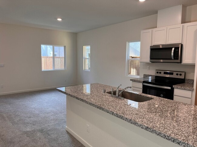 Building Photo - SOLAR SMART HOME IN WEST ROSEVILLE!