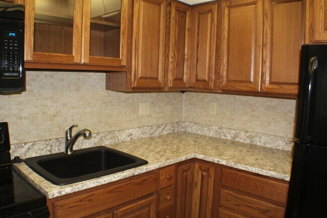 Building Photo - 2 bed, 2 bath Condo