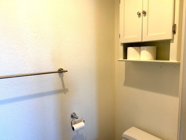 Building Photo - Updated Single-Level Condo in Mission Ridge with Resort-Style Amenities