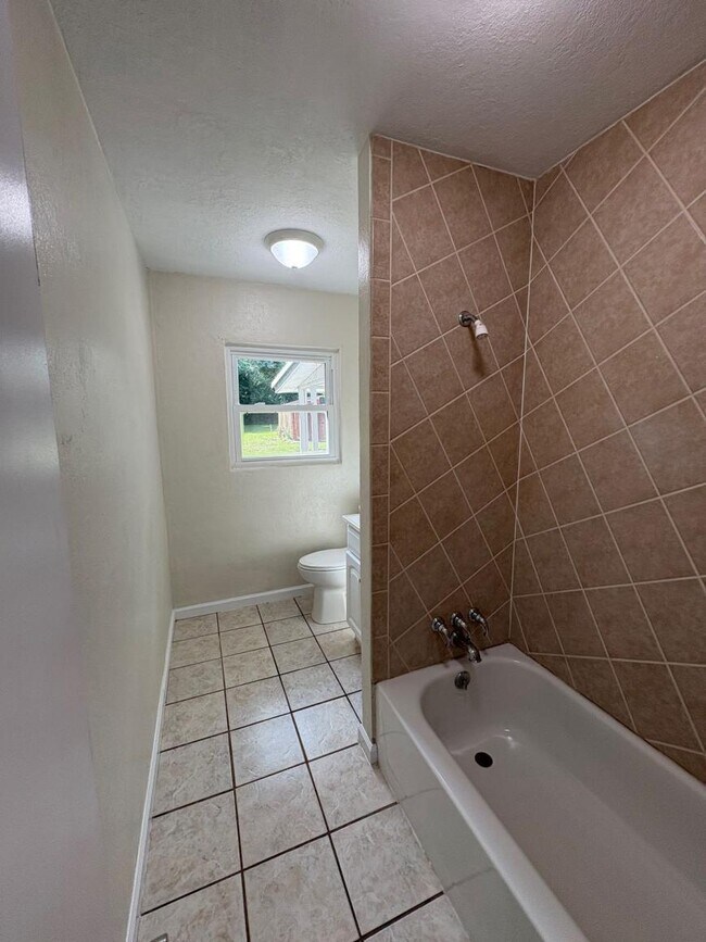 Building Photo - 3.0 bedroom in Monticello Florida 32344