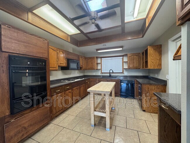 Building Photo - 2910 N 193rd Ave